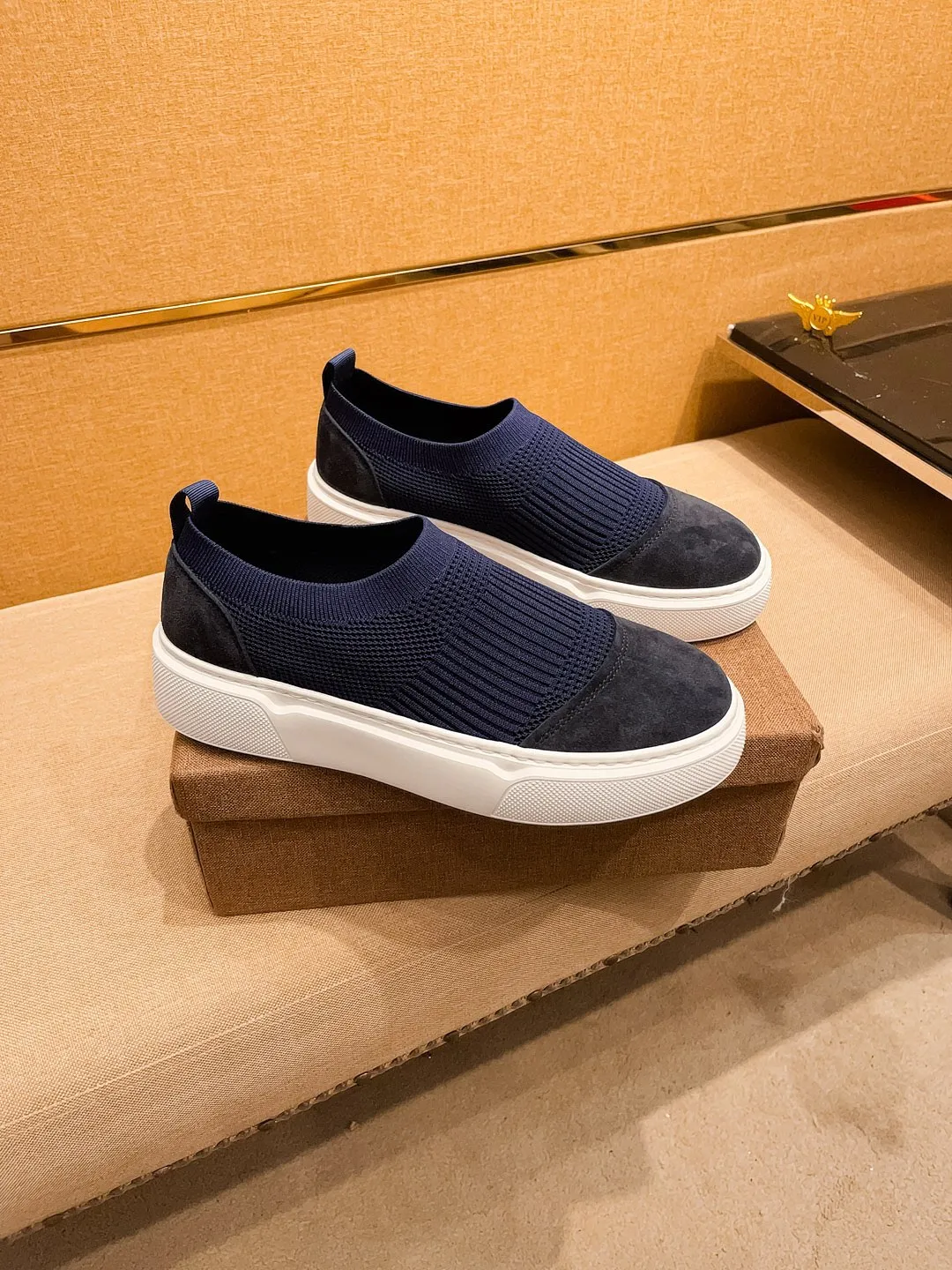 Men's shoes💰 400💰🔥【Dior】🔥Men's high-end brand of shoes official website 1:1 latest masterpiece: the upper is made of Italian imported first-layer cowhide with a comfortable and breathable lining➕original non-slip and wear-resistant outsole🔥, making walking more convenient and comfortable! An exclusive new model, a stunning work, a beautiful 1:1 replica [color] compared to the official quality! Create a fashionable personality to set off your uniqueness! A must-have for trendy men! Classic 🔥Size: 38-44 Color: 🔥 3⃣️colors available🔥